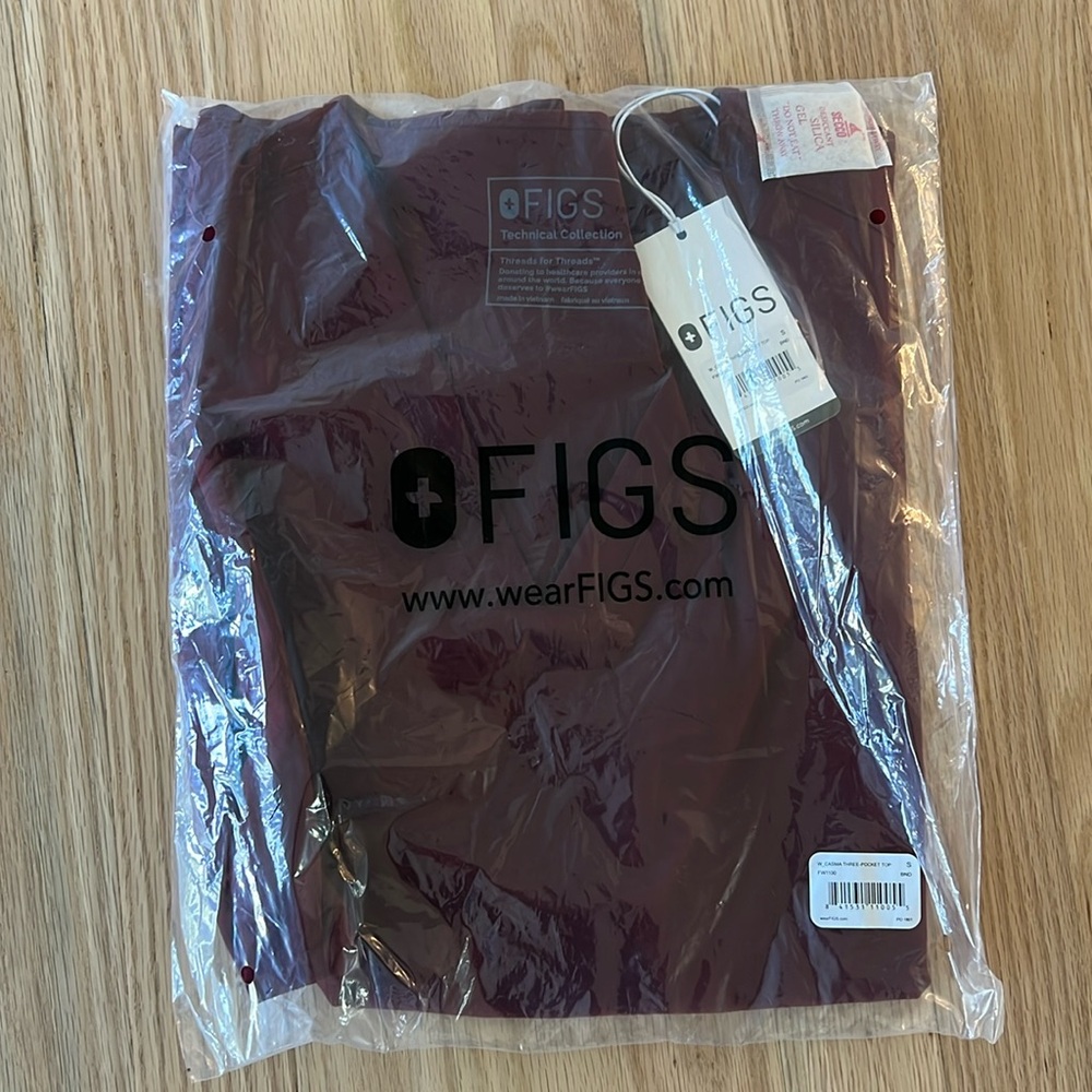 Figs Casma three pocket top NWT
